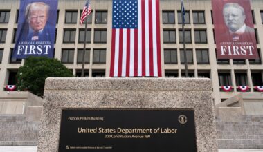 Claims for unemployment benefits drop to 196,000, lowest since mid-July