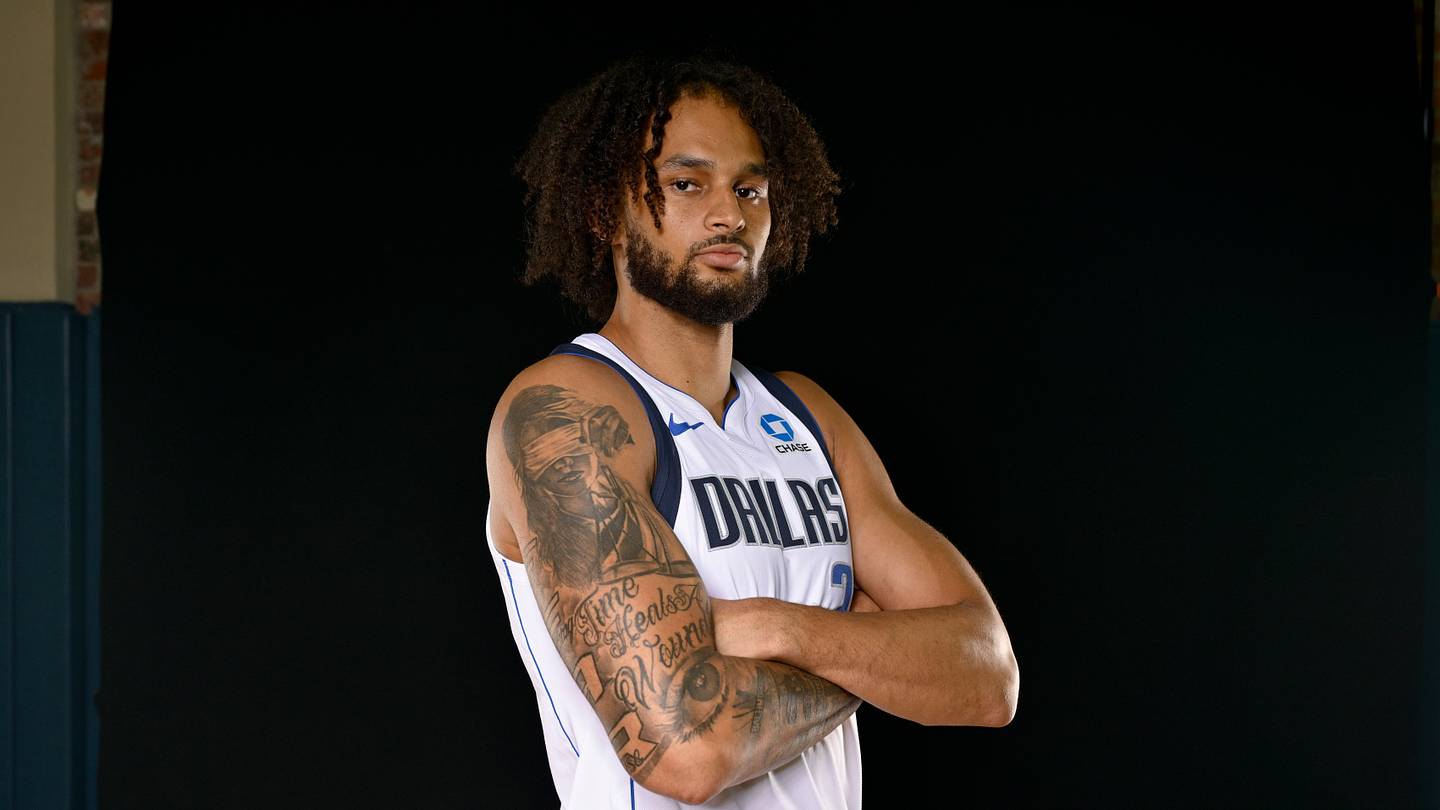 Debating a Contract Extension for Mavericks' Dereck Lively II