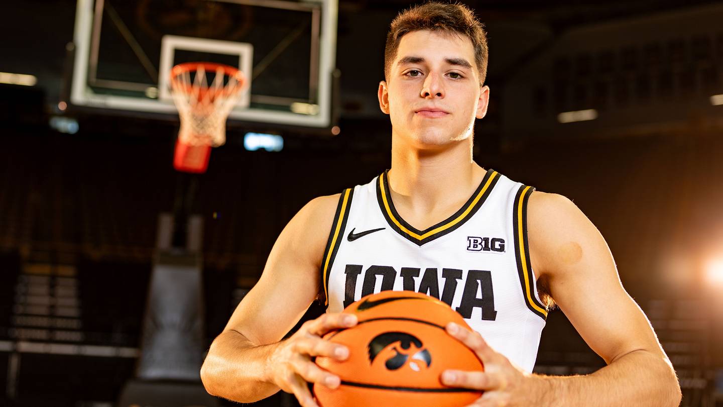 Iowa Men's Basketball: Hawkeyes Need to be Higher in Final Preseason Bracketology