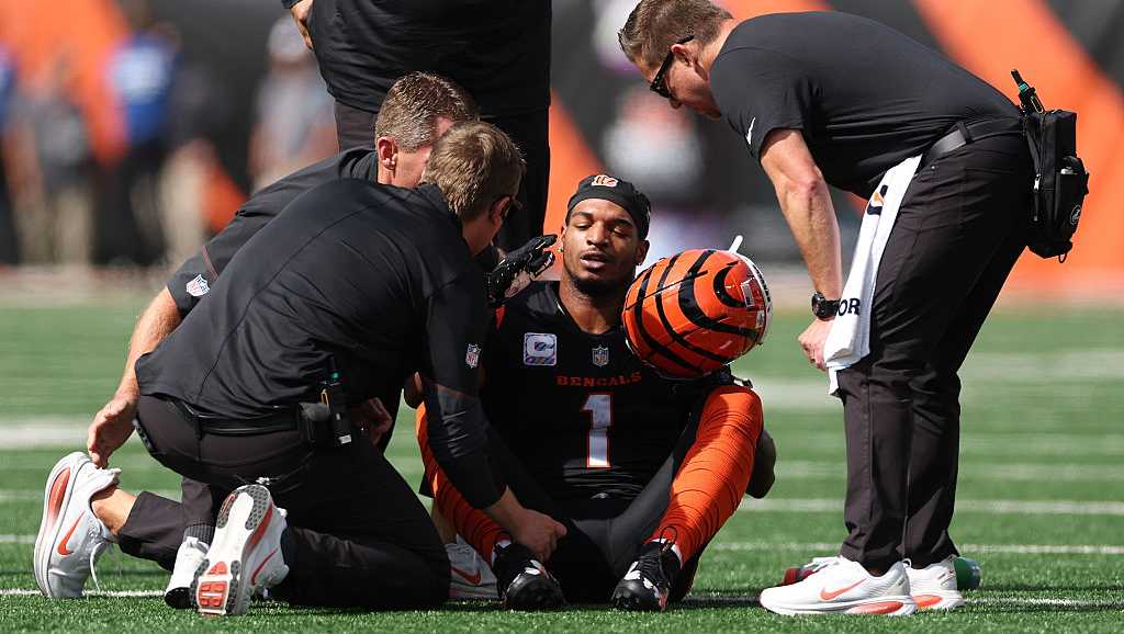 Report: Ja'Marr Chase diagnosed with concussion during Bengals' loss to Jaguars
