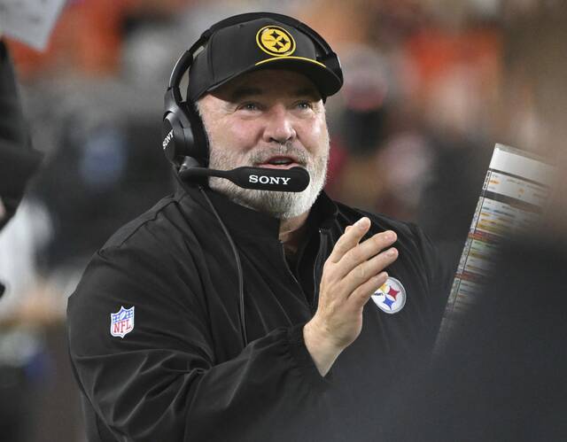 Elandon Roberts happy to be back with Steelers
