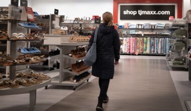 We're downgrading this retail stock after a big comeback. Plus, AI names slide again