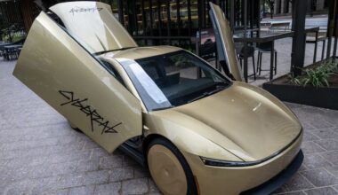 Tesla Cybercab pressure to expand after rocky first month in Austin