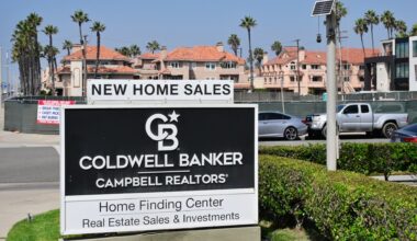 Refinance demand is now half what it was a year ago, as mortgage rates rise again