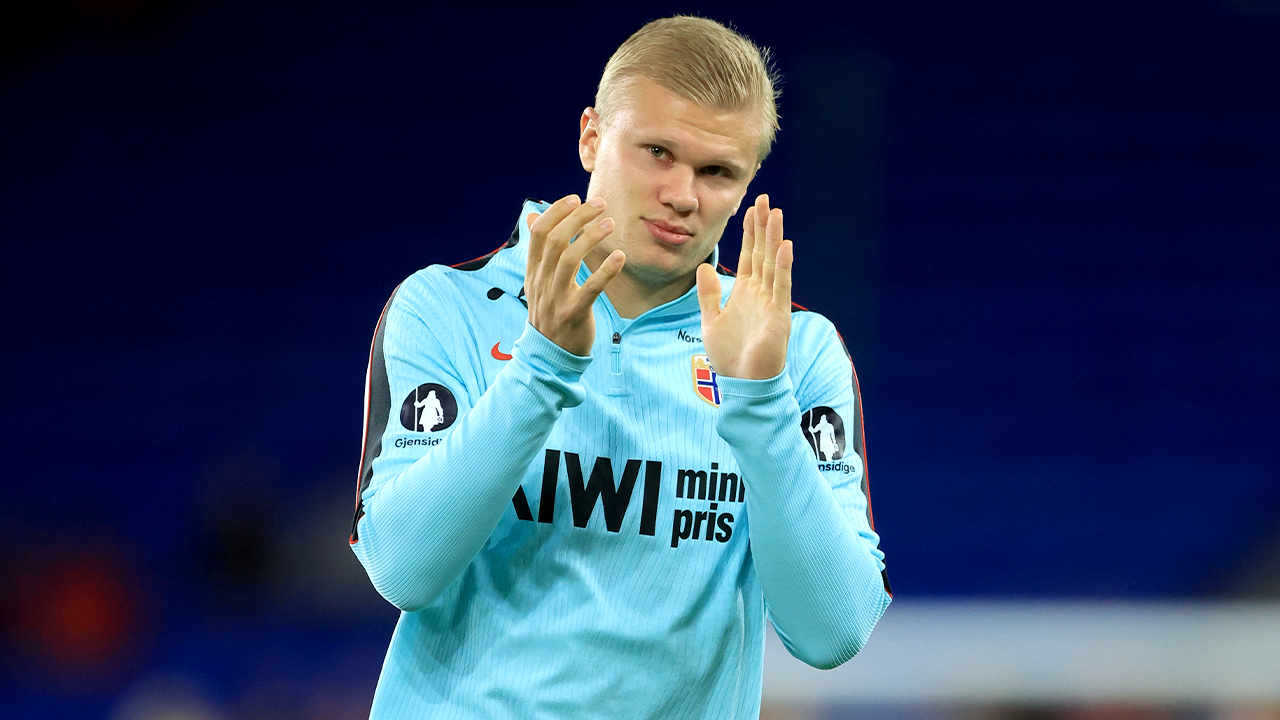 Norwegian soccer star files lawsuit against airline that photoshopped his hair onto an airplane