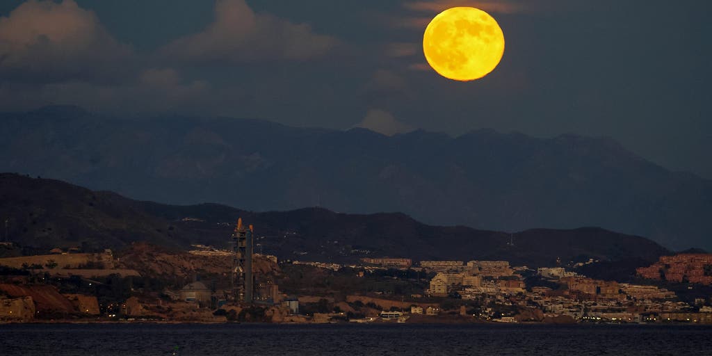 October skywatching guide: Hunter's Moon, Orionid meteors and more