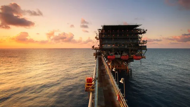 Oil prices rose amid the threat of a storm in the United States and Houthi attacks