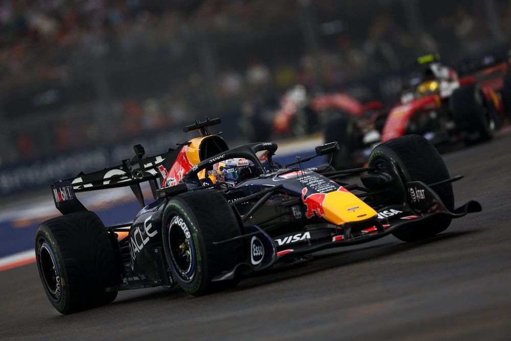 Verstappen will have his hands full of Ferrari in tomorrow's Singapore GP start
