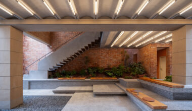Yanqing Li Commercial Renovation / Mix Architecture