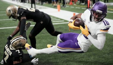 NFL stars go above and beyond to make incredible catches during Sunday's Week 5 action