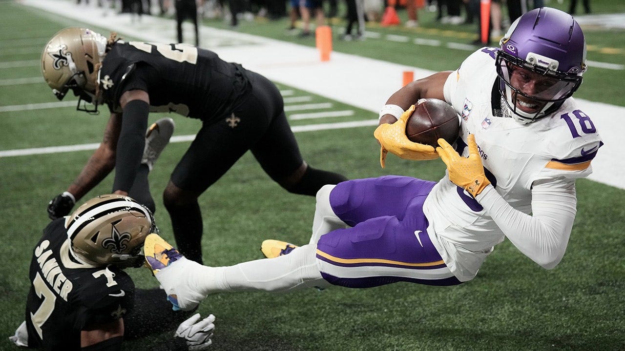 NFL stars go above and beyond to make incredible catches during Sunday's Week 5 action