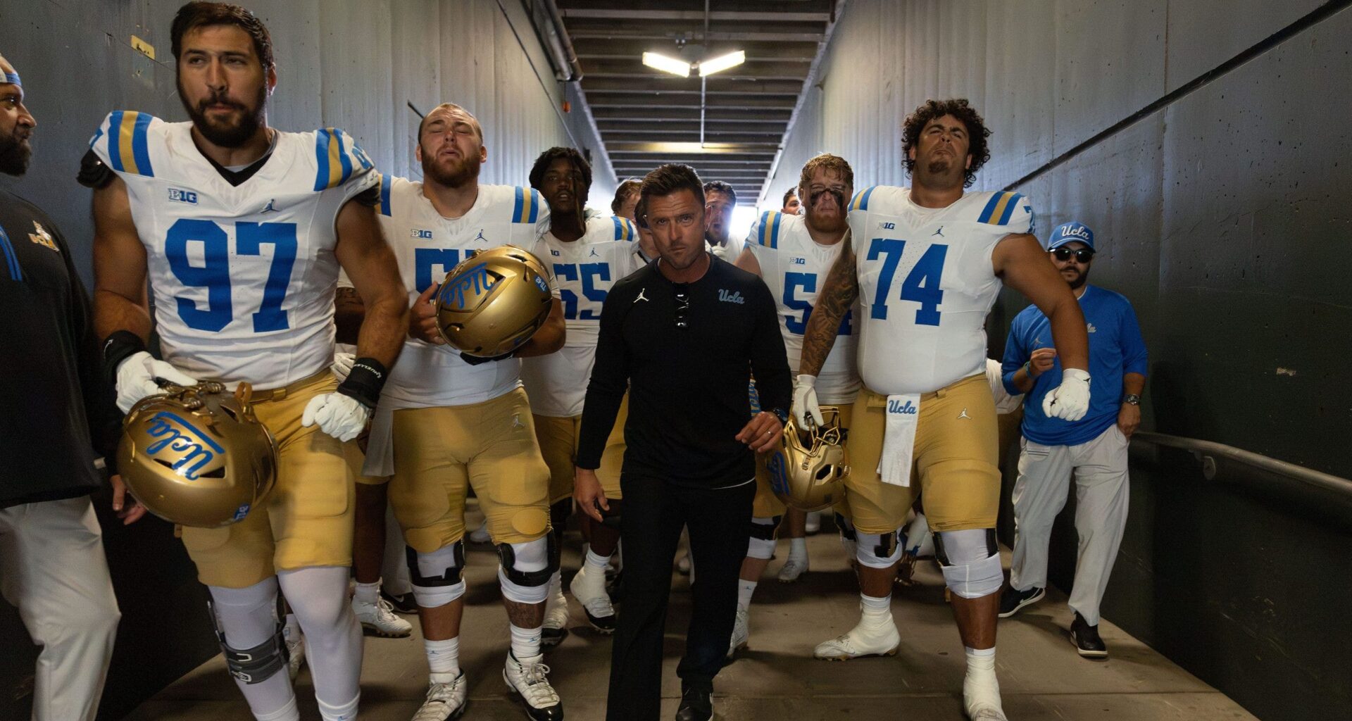 'Burn the boats': UCLA coach's fiery pregame speech before Oregon game was pure Hollywood