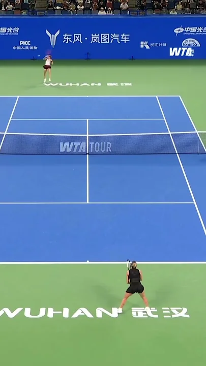 She is in the zone 🔥Maja Chwalinska has come to play tonight! #dongfengvoyahwuhanopen - YouTube