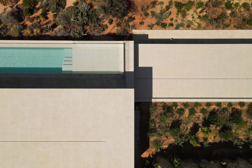 Bellavista 11 villa by Fran Silvestre Arquitectos