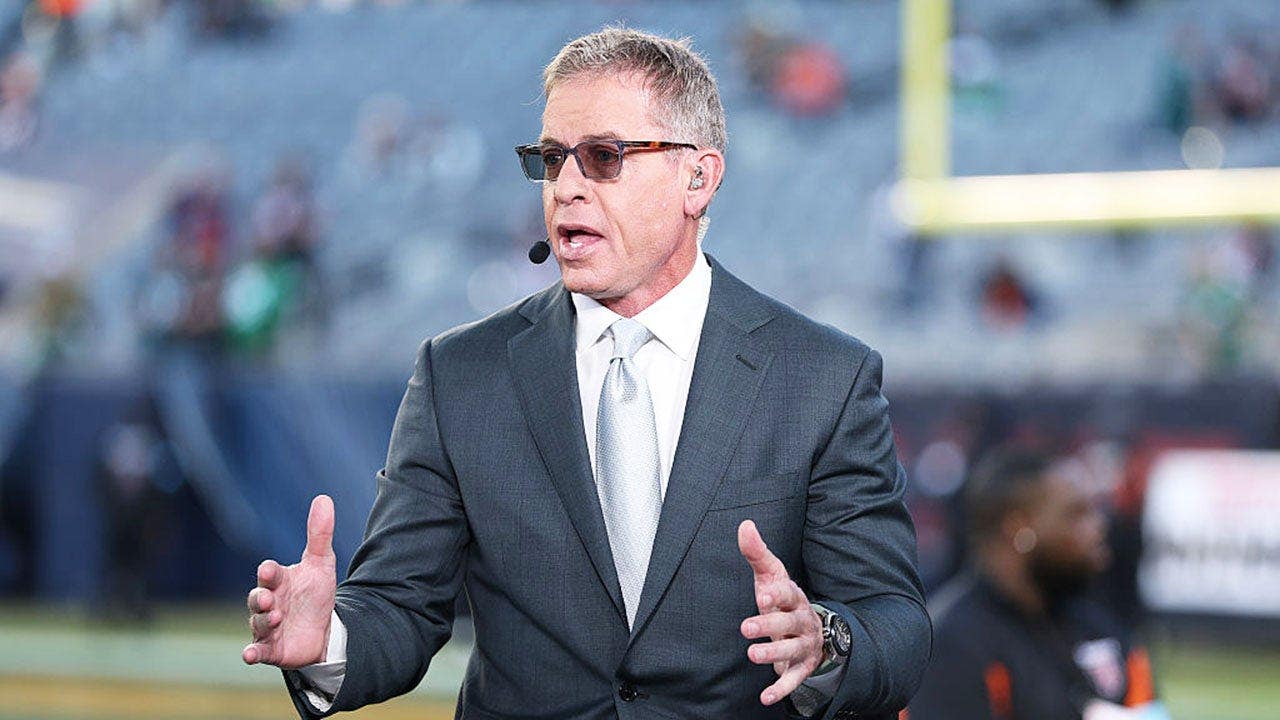 Troy Aikman stuns Michael Irvin with his reaction to two women swimming in his pool, NFL memes & a rogue whale