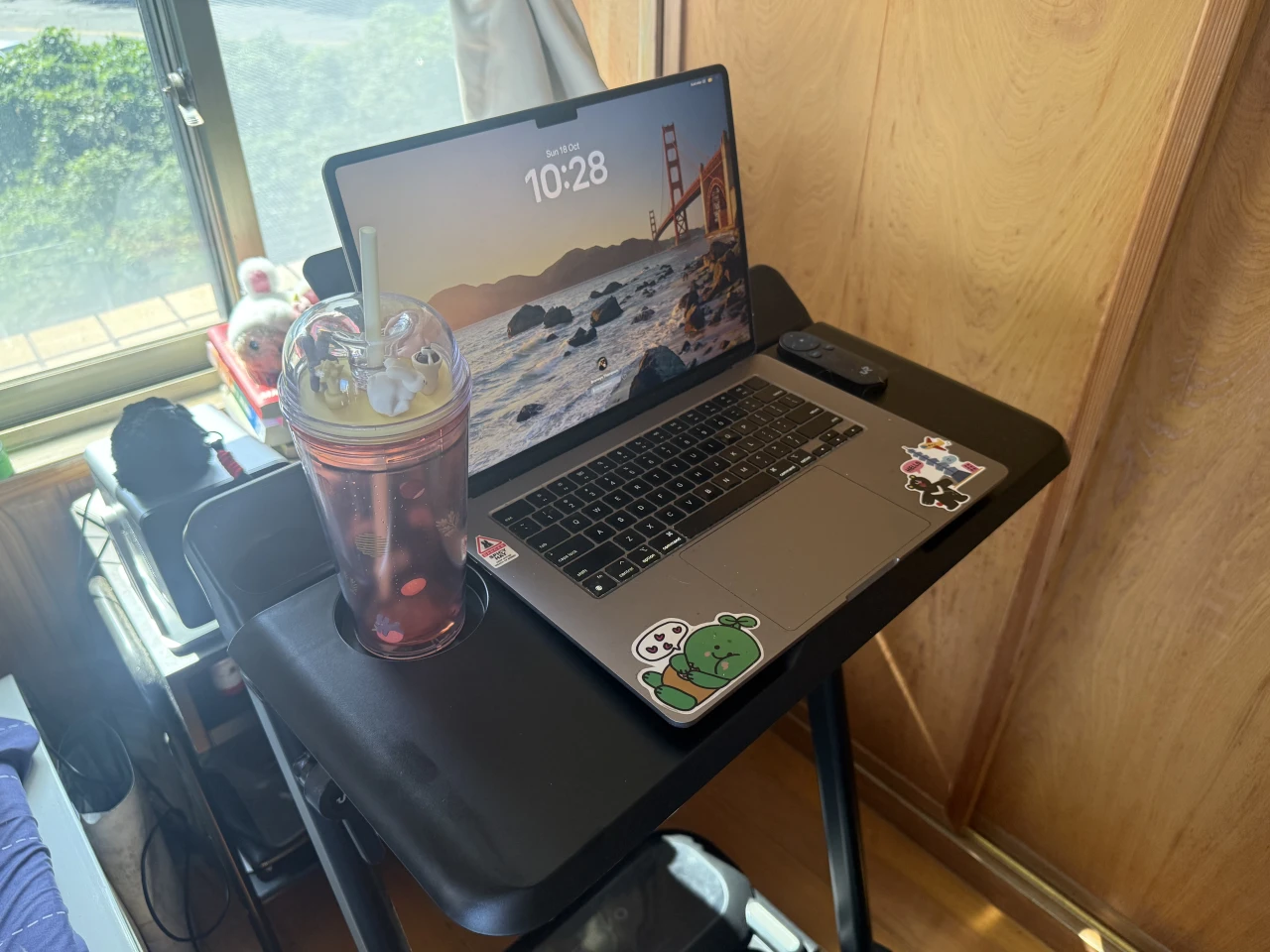 The workspace offers ample room as well as a cup holder, and can be operated by the remote control