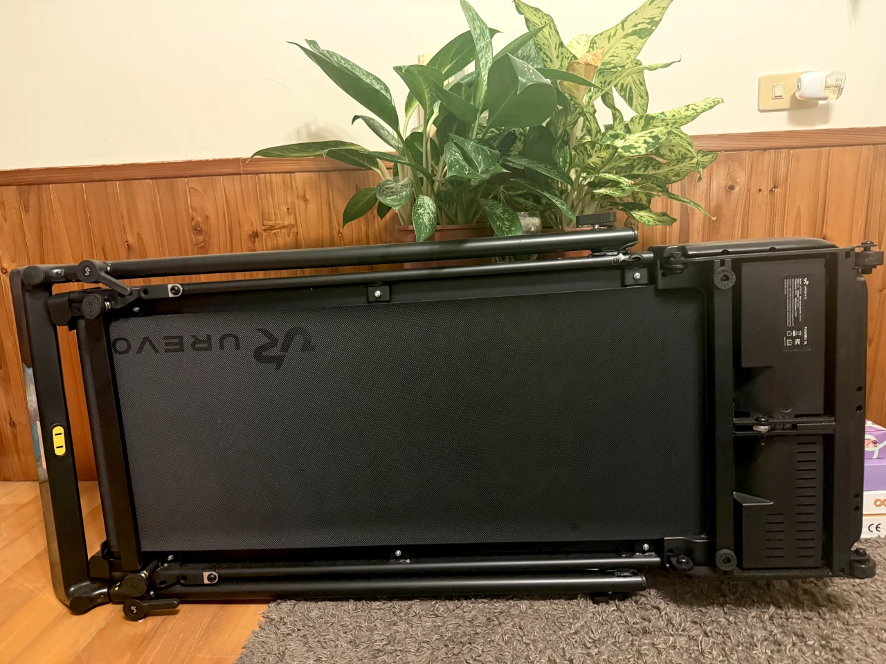 While this main body is not exactly lightweight, it can fold down to fit under a bed or behind a sofa quite easily