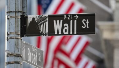 Top economist dismisses claims America's economy is 'booming'