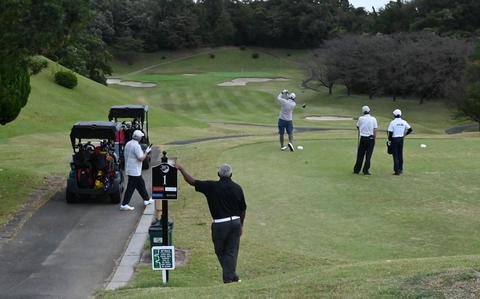 Japanese golfers help US military retirees set charity tournament record