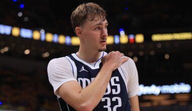 Mavericks' Cooper Flagg forced to exit game after shoulder injury in 1st half