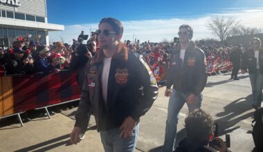 Jets arrive at 2026 Heritage Classic in 'Top Gun' style bomber jackets