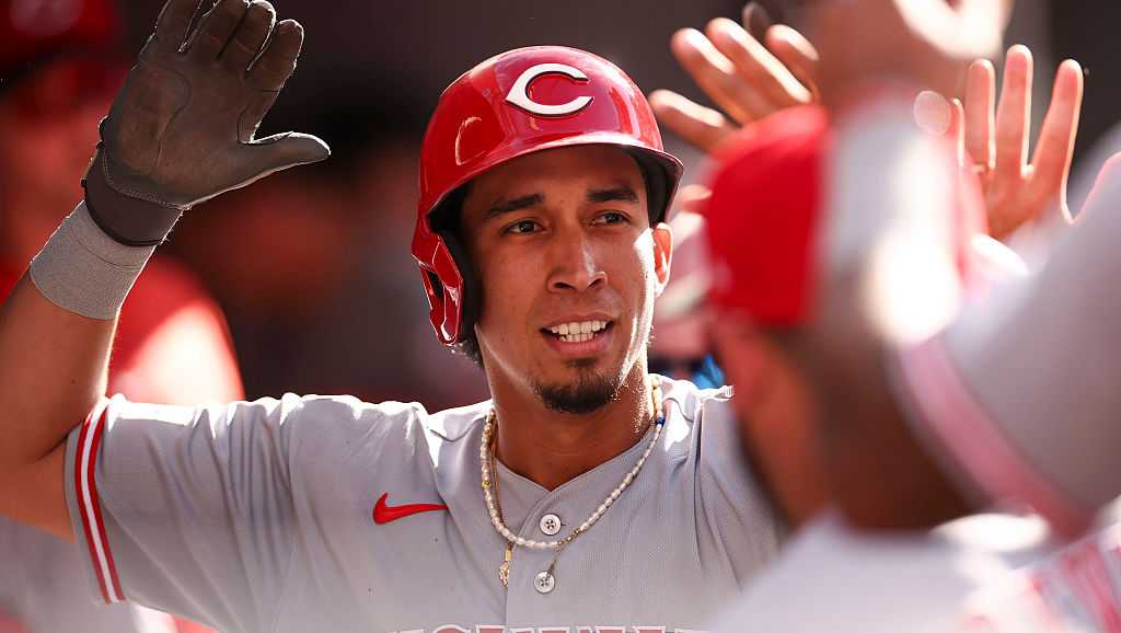 Reds make first deal of the offseason with ﻿$1M signing of utility player Oswaldo Cabrera