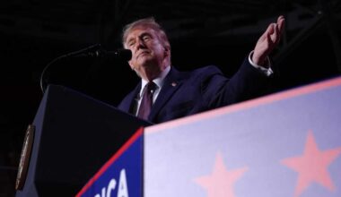 Trump to Alabama-Georgia game in Tuscaloosa