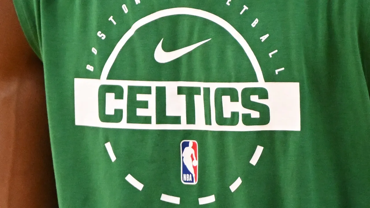Former Celtics Fan Favorite Suffers Ill-Timed Injury image