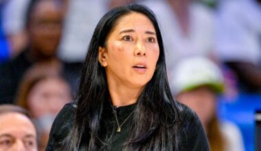 Golden State Valkyries coach collapses midgame during WNBA playoffs