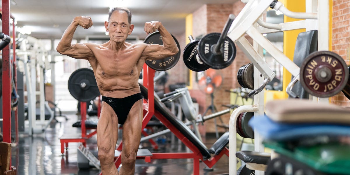 This 90-Year-Old Bodybuilder Still Trains 6 Days a Week – Here Are His 3 Rules to Stay Strong for Life