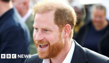 Harry says he wants to 'reconcile' with his family - BBC