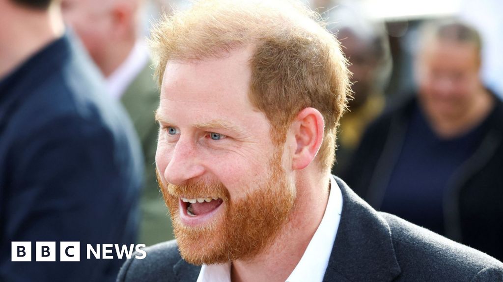 Harry says he wants to 'reconcile' with his family - BBC