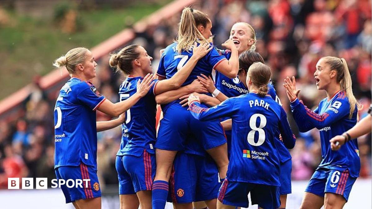 Leah Williamson celebrates as Arsenal beat Tottenham in the WSL