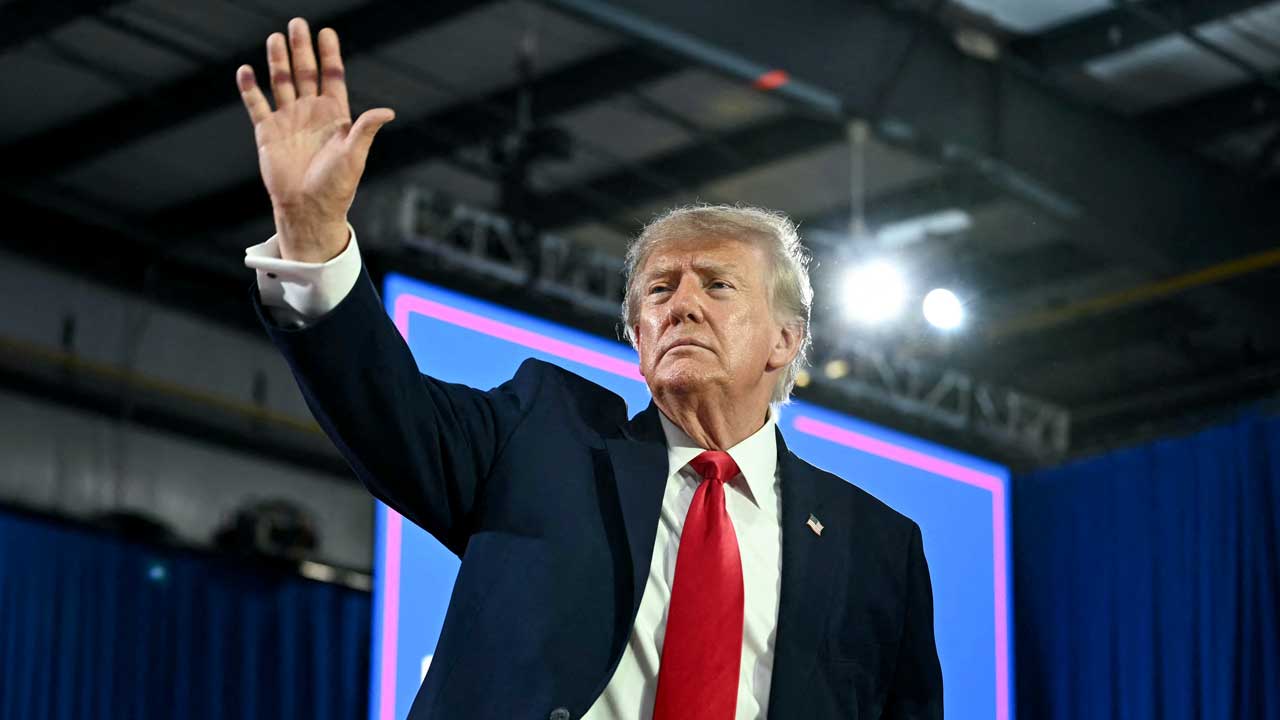 Trump rallies Florida base amid ongoing campaigning blitz 11 days before midterms
