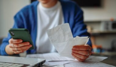 The Richest and Poorest Americans Are Living Paycheck to Paycheck