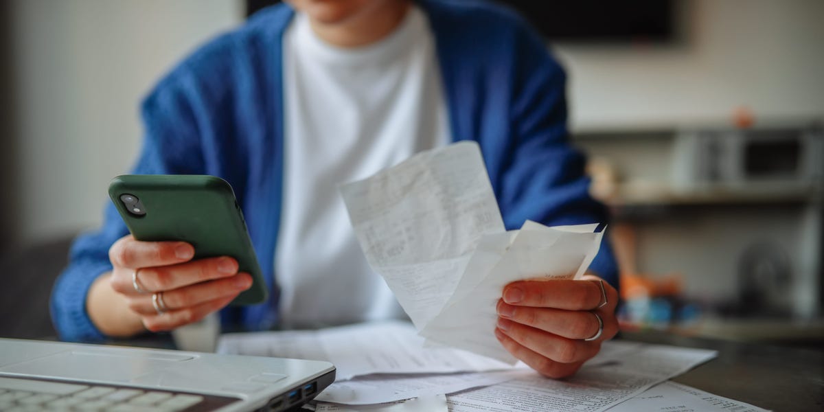The Richest and Poorest Americans Are Living Paycheck to Paycheck