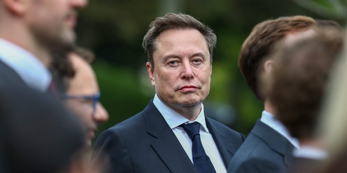 Elon Musk Says He'll Give a SpaceX Share to 'Every Kid in America'