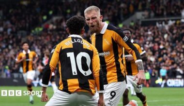Oli McBurnie celebrates scoring for Hull