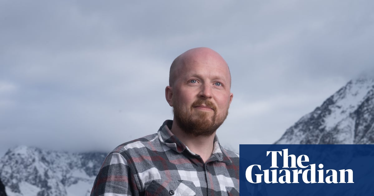 A Democratic upset is brewing in Alaska’s governor’s race as Trump’s popularity craters | Alaska