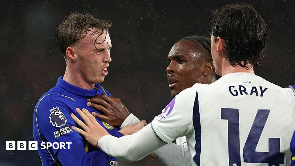 Cole Palmer pushes Spurs players after a late challenge