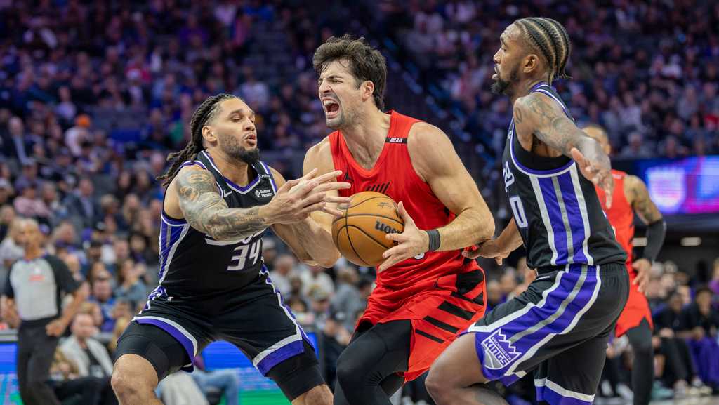 Kings lose home opener to Trail Blazers