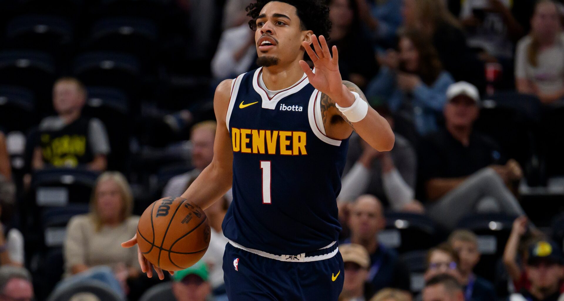 Nuggets' Julian Strawther leaves preseason game with leg injury