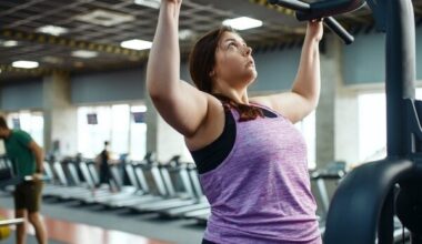 woman doing pull-ups in gym