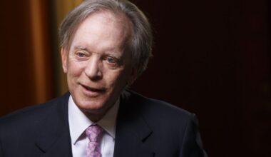 Bond King Bill Gross warns 'don’t own bonds' as long-term debt enters a new ear of volatility 