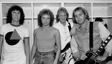 4 Hits From the 80s That Are Perfect for Being Young and in Love