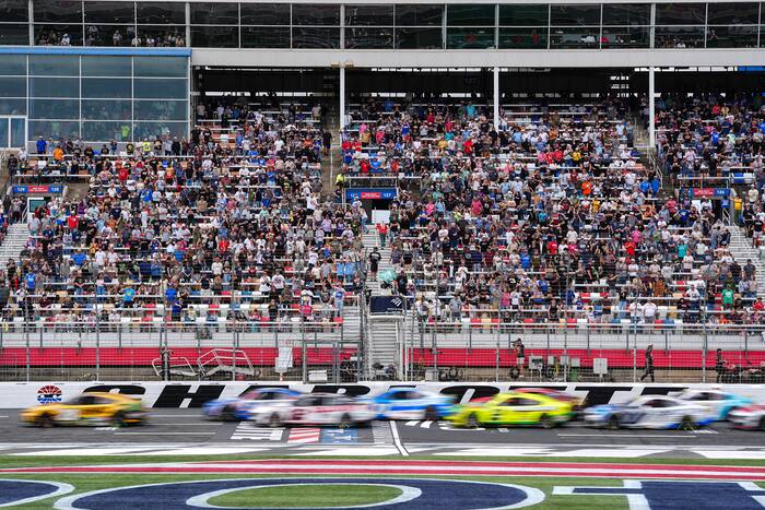 Chase Briscoe holds off teammate Christopher Bell in Charlotte to win 2nd straight playoff race