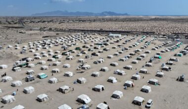 Houthis say 2 dead at gas station as fighting around Taiz intensifies, and other Mideast news