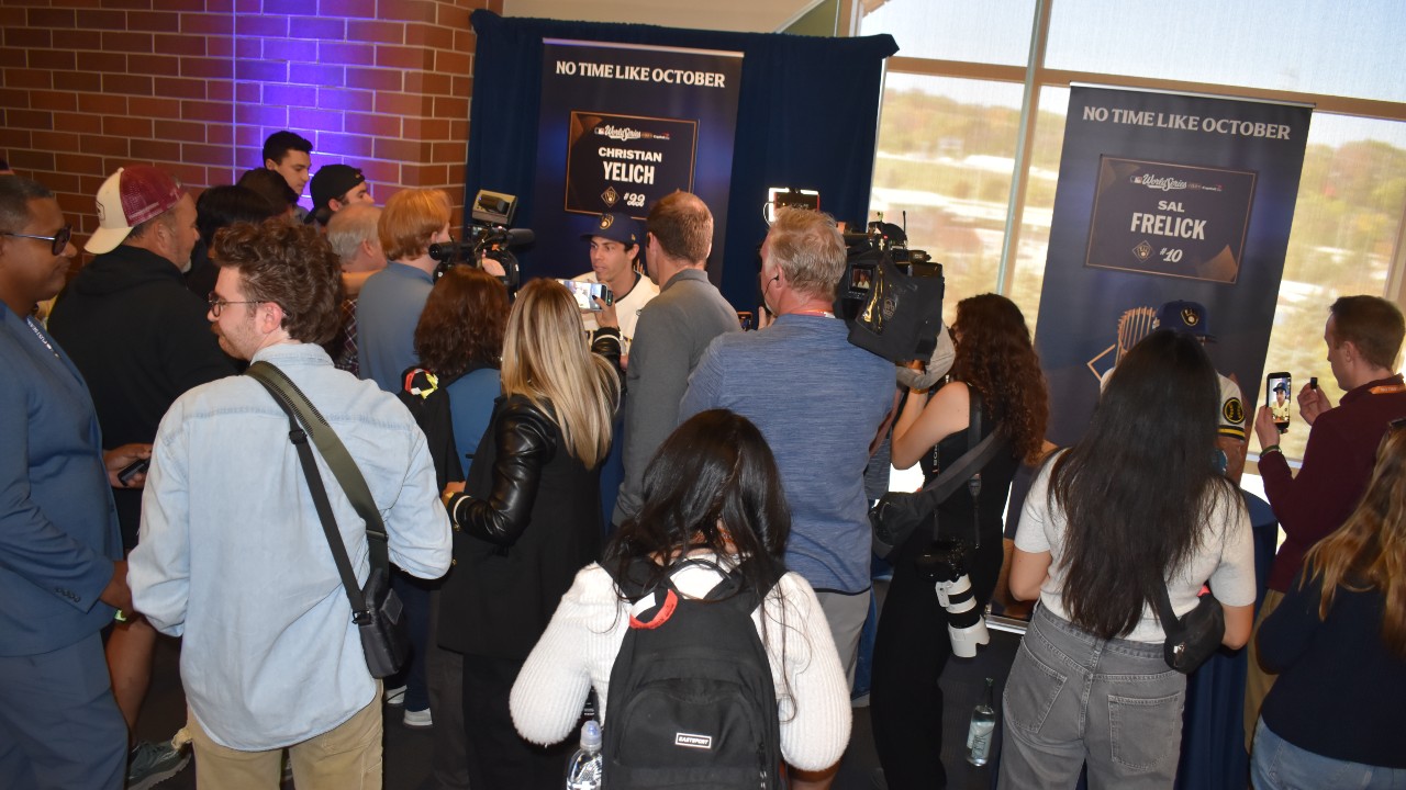 See photos: Huge press contingent descends on Milwaukee to cover the World Series