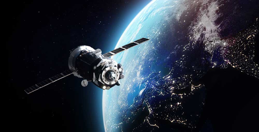 SpaceX Boosted By Starlink Mobile Buildout, Verizon Dismisses Competition