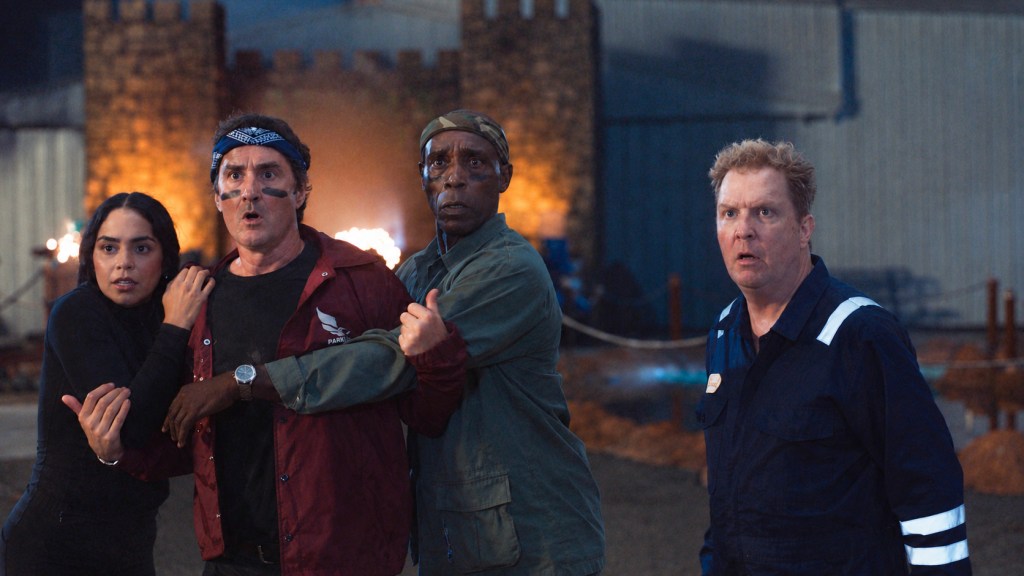 Luke Wilson, Vanessa Hudgens R-Rated Comedy First Look: 'Mini War'